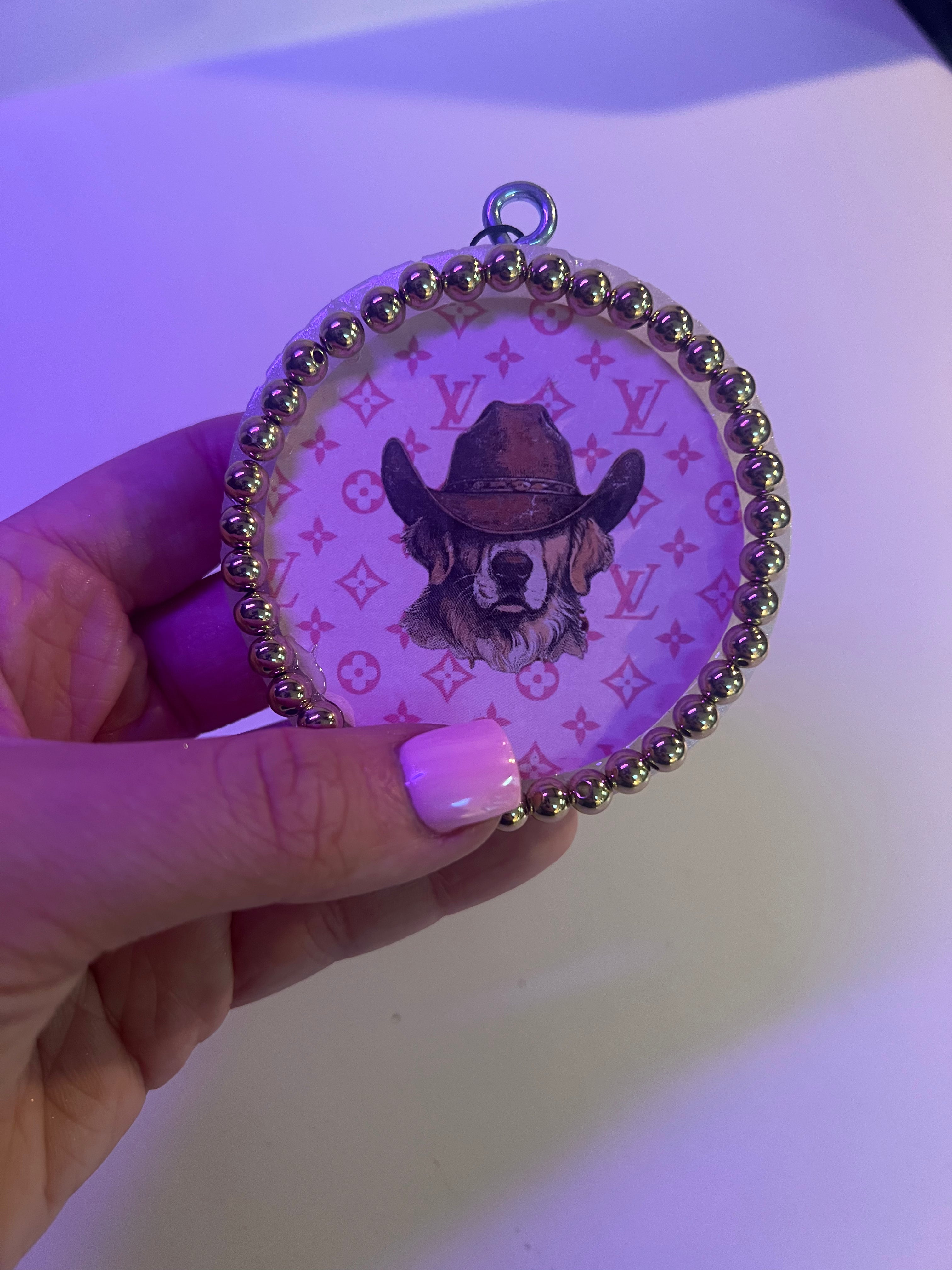 PINK LV GOLDEN CARDSTOCK FRESHIE